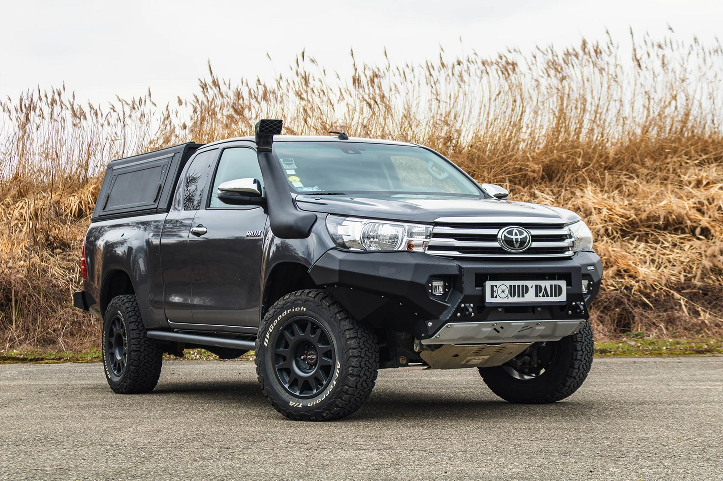 N80 Hilux with Canopy 