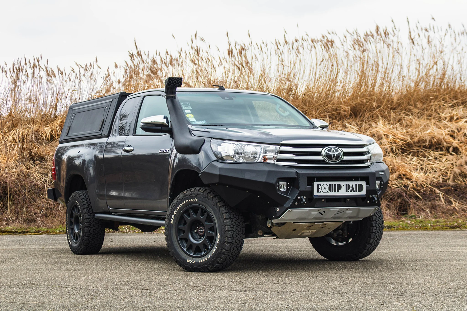N80 Hilux with Canopy 